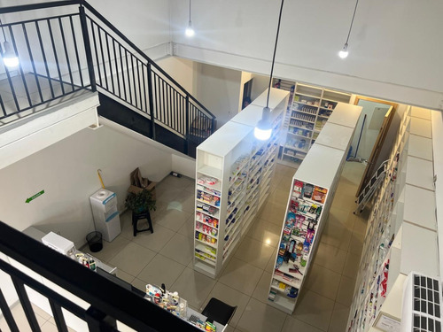 Local Comercial Con Vista A La Calle En Av. Javiera Carrera