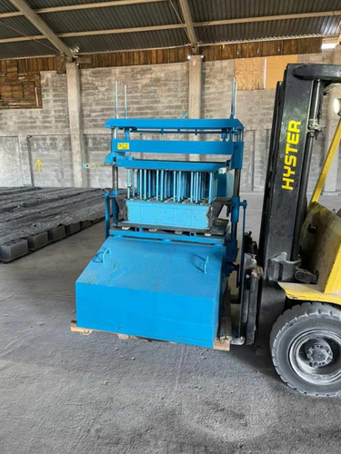 Máquina Para Hacer Block, Bovedilla Y Adoquín Marca Ckuane