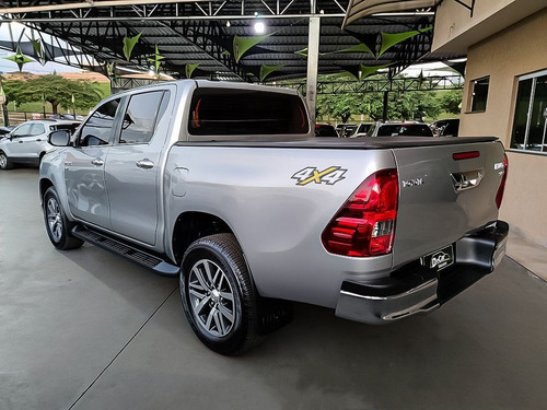 Imagem 4 de 15 de Toyota Hilux 2.7 Srv 4x4 Cd 16v 4p 2019
