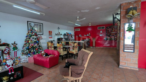 Local Comercial Con Casa Habitación En Venta, Col. Centro, Mazatlán, Sinaloa.
