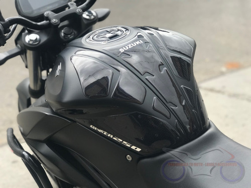 Imagen 4 de 9 de Kit Protector Tanque Stop Grip Suzuki Gixxer 250 Nkd (fibra)