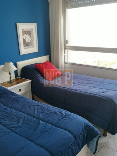 Imagen 12 de 14 de Apartamento En Peninsula, 2 Dormitorios *