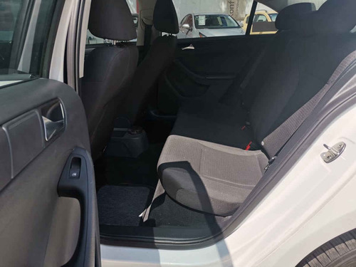 Imagen 12 de 15 de Volkswagen Jetta 2015 4p L4/2.0 Aut