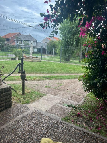 Venta Casa 6 Ambientes Jardin Parrilla Garage Barrio Constitucion