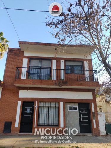 Casa En Venta, Hipólito Yrigoyen 120, A Dos Cuadras De Av. 25 De Mayo, Escobar