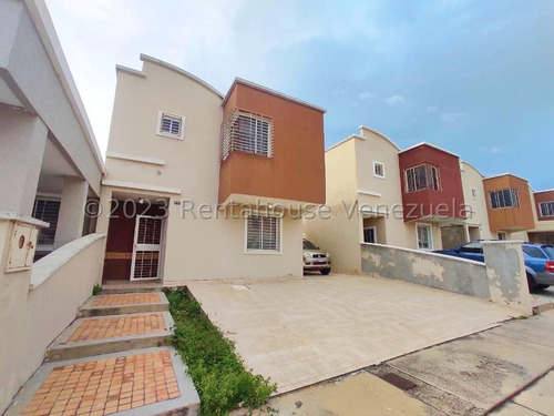  *al/  Cómoda Y Amplia  Casa-quinta  En Venta Ciudad Roca Barquisimeto  Lara, Venezuela, Arnaldo López/3 Dormitorios  3 Baños  181 M² 