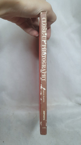 Livro Close-up Photography With Your Camera - Harold Martin - Editora Amphoto (Usado)