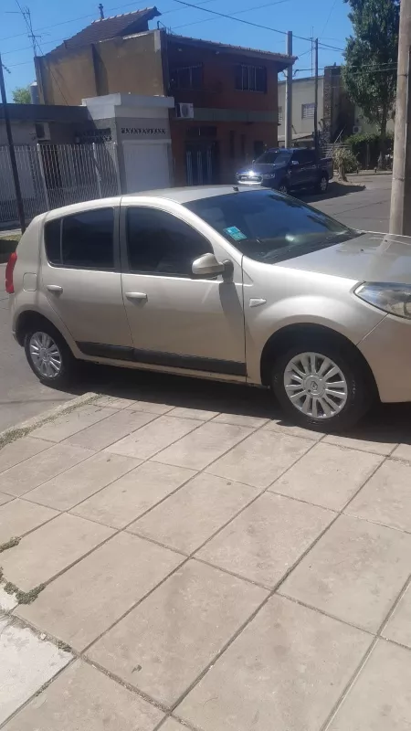 Renault Sandero 1.6 Luxe 105cv