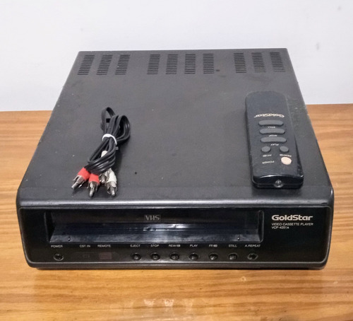 Videocasetera Vhs Goldstar Vcp-4251a Negro (Usado)
