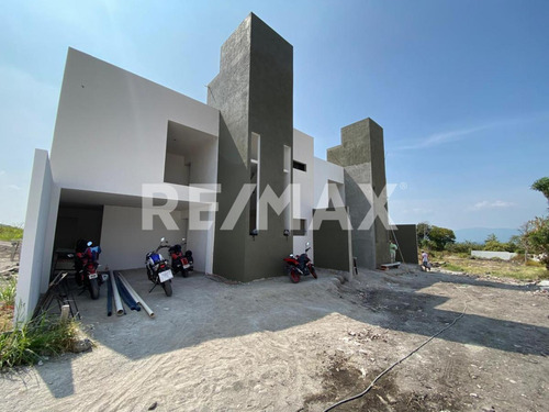 Casa En Venta En Morelos, Fraccionamiento En Centro De Oaxtepec