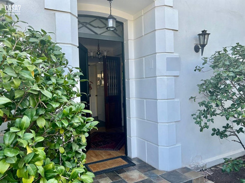 Casa En Venta De 5 Dorm. En Providencia