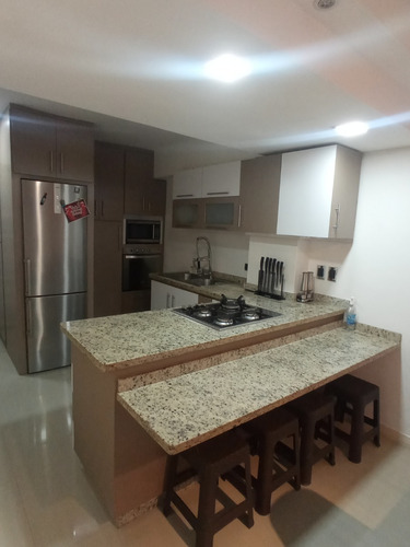 Imagen 5 de 29 de Apartamento En Guatire, La Mejor Zona, Remodelado, Concepto Abierto, Vista Panoramica, Cerca De Terminal De Pasajeros Y Centros Comerciales