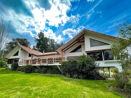 Casa En Venta De 5 Dorm. En Las Cabras