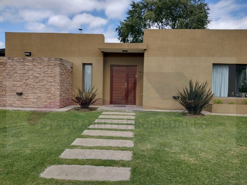 Imagen 2 de 23 de Hermosa Casa 4 Amb En Barrio La Cuesta