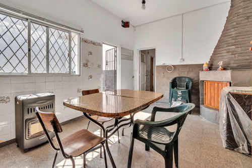 Excelente Propiedad Dos Casas Y Un Local Comercial