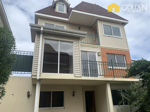 Casa En Venta De 7 Dorm. En Concón