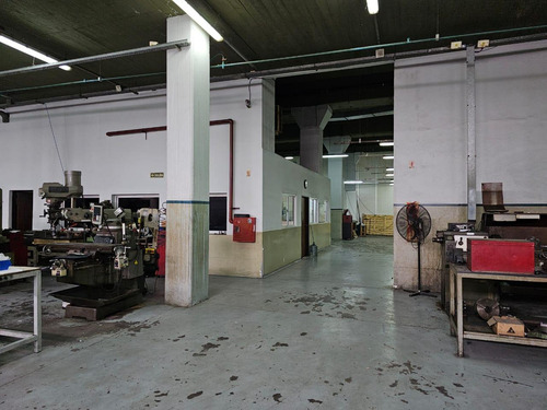Nave Industrial En Complejo Corporación Sur - Alquiler