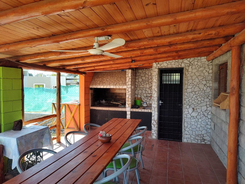 Se Alquila Casa 2 Dormitorios En Villa Giardino