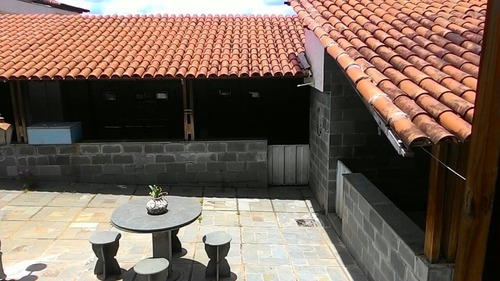 Espaçosa E Aconchegante Casa De 3q Com 2 Pavimentos - 1870