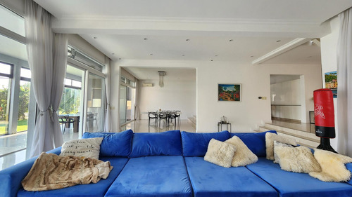 Casa En Venta Y Alquiler En Barrio Los Alisos, Nordelta