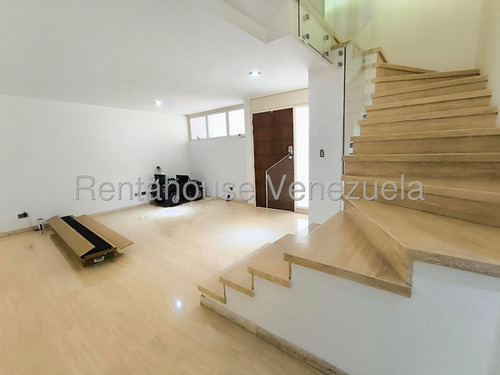 Vendo Hermoso Townhouse En El Hatillo Negociable