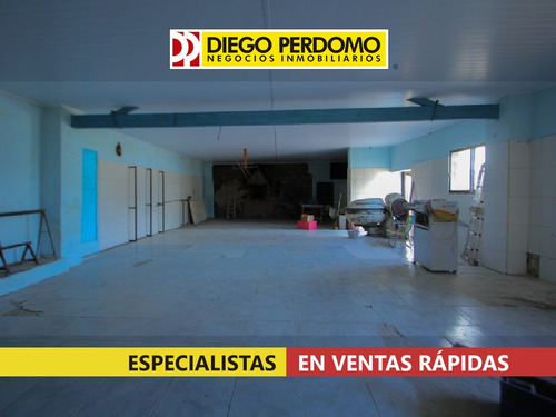 Local Comercial Sobre Esquina. En Alquiler. Libertad