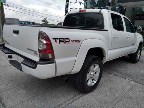 Imagen 14 de 15 de Toyota Tacoma 2015 4p Trd Sport V6/4.0 Aut