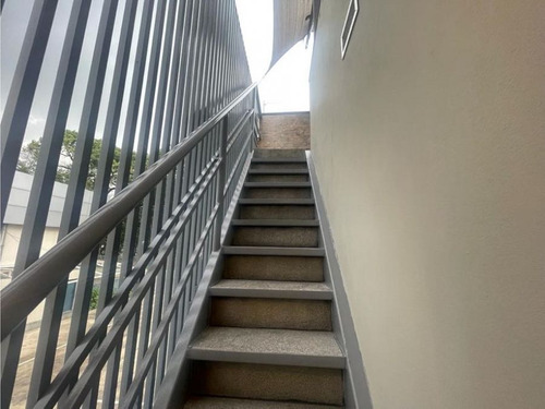 Local Comercial Para Concesionario En Alquiler Gr