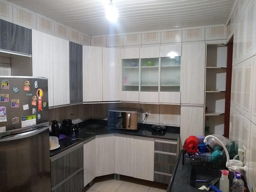 Sobrado Com 5 Cômodos E Garagem