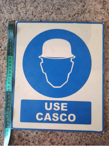 Aviso De Seguridad. Use Casco