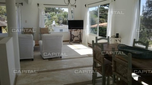 Casa En El Chorro Tres Dormitorios Mas Dependencia De Servicio En Venta - Ref: 25763