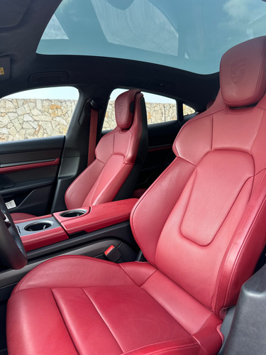 Taycan Turbo S 2021 Color Crayón