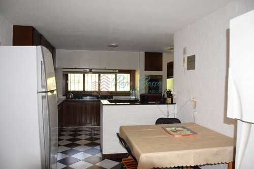 Imagen 12 de 30 de Hermosa Propiedad Con Gran Jardin En Zona Residencial