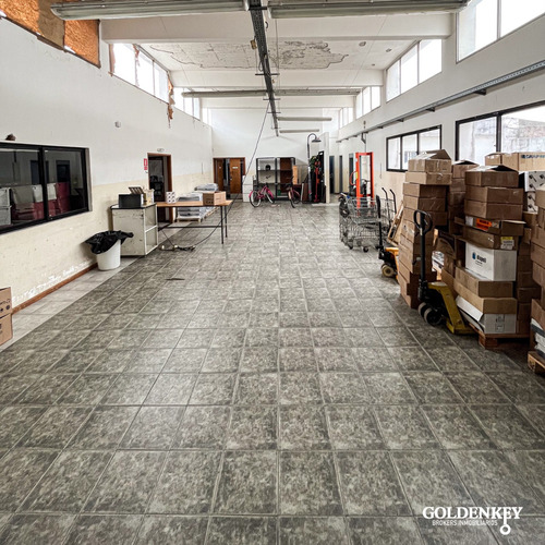 Venta Logística Depósito Y Oficinas Barrio La Blanqueada