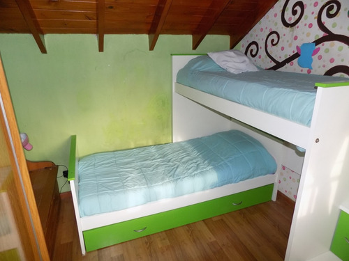 Chalet De 4 Ambientes Desarrollado En 2 Plantas. Excelente Estado.