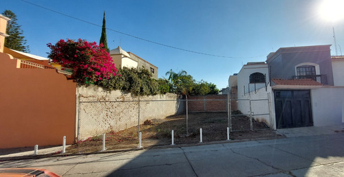 Terreno En Venta En Colonia Las Plazas, Irapuato, Gto.