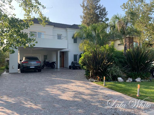 Venta - Hermosa Casa Al Golf En Saint Thomas Este