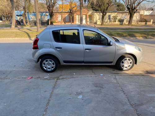 Imagen 6 de 10 de Renault Sandero 1.6 Expression 105cv Abs 2013