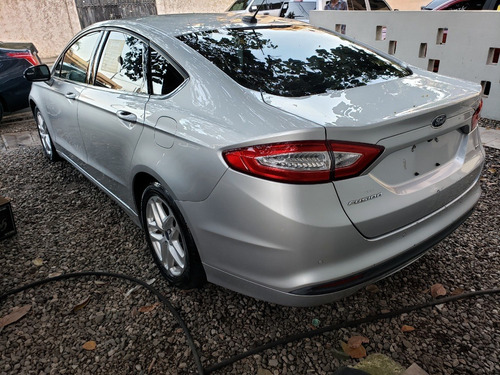 Imagen 6 de 7 de Ford Fusion 2016 Gris