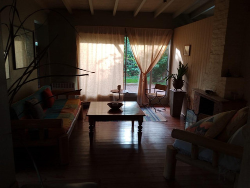 Casa En Venta - 2 Dormitorios 2 Baños - Cochera - 3.237mts2 - Exaltación De La Cruz