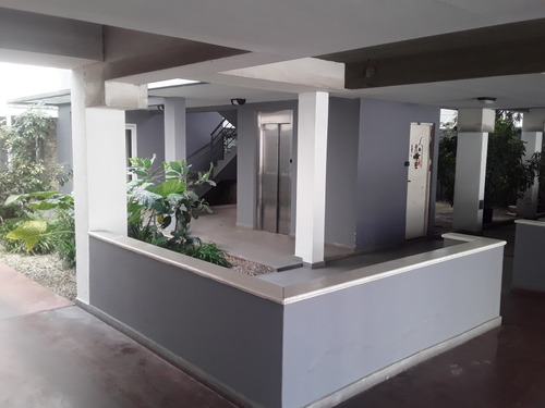 Dueño Vende Departamento Ambiente Y Medio . Amplia Terraza. Excelente Ubicacion