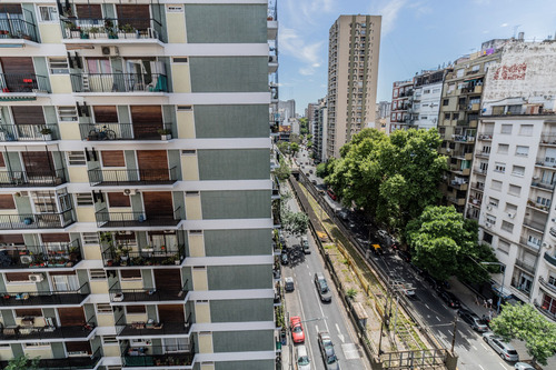 Departamento 3 Amb. Con Mucha Luz Y Dependencia