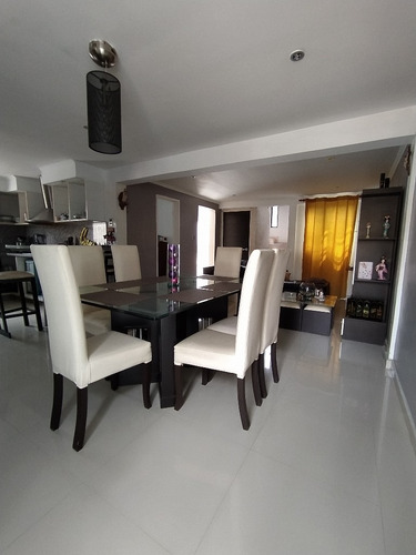 Imagen 3 de 13 de Townhouse En Venta, Ubicado En La Cumaca. Riviera Country