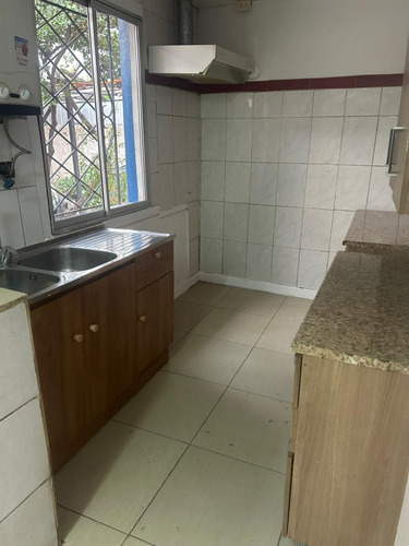 Recoleta / C. J. Maria Caro, Arriendo Casa Amplia, Depto Ind
