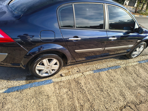 Renault Megane 1.6 Dynamique Hi-flex 4p