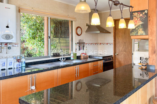 Venta Linda Y Cálida Casa En Condomimo Maitencillo