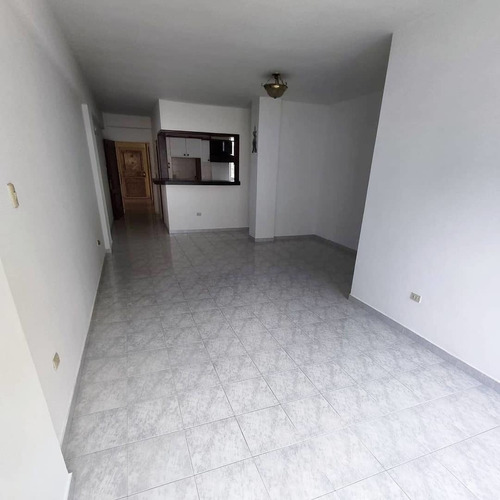 Imagen 3 de 9 de Apartamento En Venta Ur. Las Chimeneas 0412-8887550