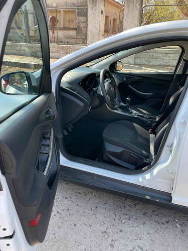 Imagen 9 de 18 de Ford Focus 4p Mt Vendo/permuto