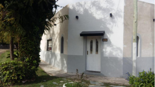 Casa En Venta - 2 Dormitorios 1 Baño - 208mts2 - Berisso