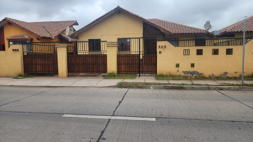 Casa Habitación En Barrio Residencial, Excelente Ubicación